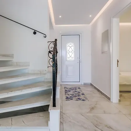 Villa Olymp Royal Palace - Beachfront Luxury Estate