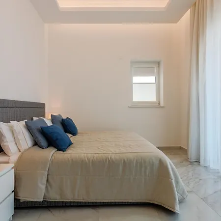 Villa Olymp Royal Palace - Beachfront Luxury Estate Kissonerga