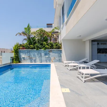 Villa Olymp Royal Palace - Beachfront Luxury Estate Kiszónerga