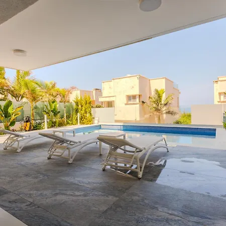 Villa Olymp Royal Palace - Beachfront Luxury Estate Kissonerga