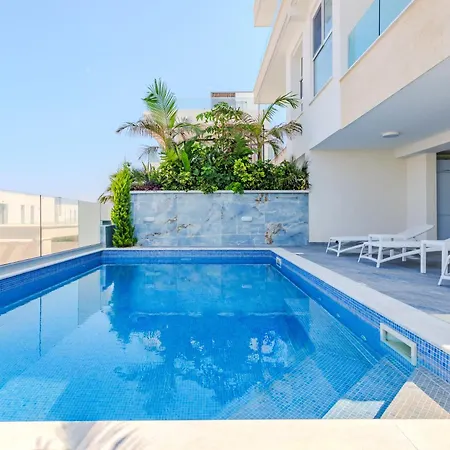 Villa Olymp Royal Palace - Beachfront Luxury Estate *