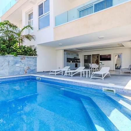 Villa Olymp Royal Palace - Beachfront Luxury Estate